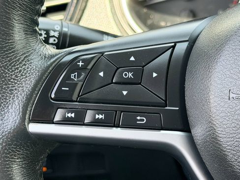 Used 2017 Nissan Rogue SV AWD/4WD image 33
