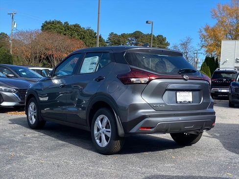 New 2025 Nissan Kicks S image 5