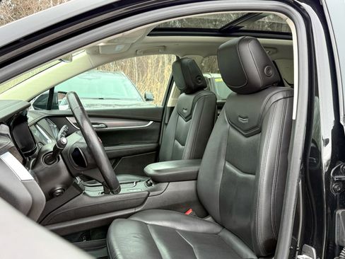 Used 2018 Cadillac XT5 Luxury w/ Driver Awareness Package image 18