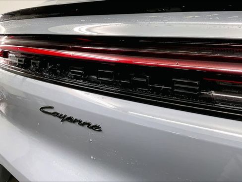 Used 2024 Porsche Cayenne image 29