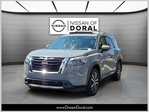 Used 2024 Nissan Pathfinder Platinum FWD image 1