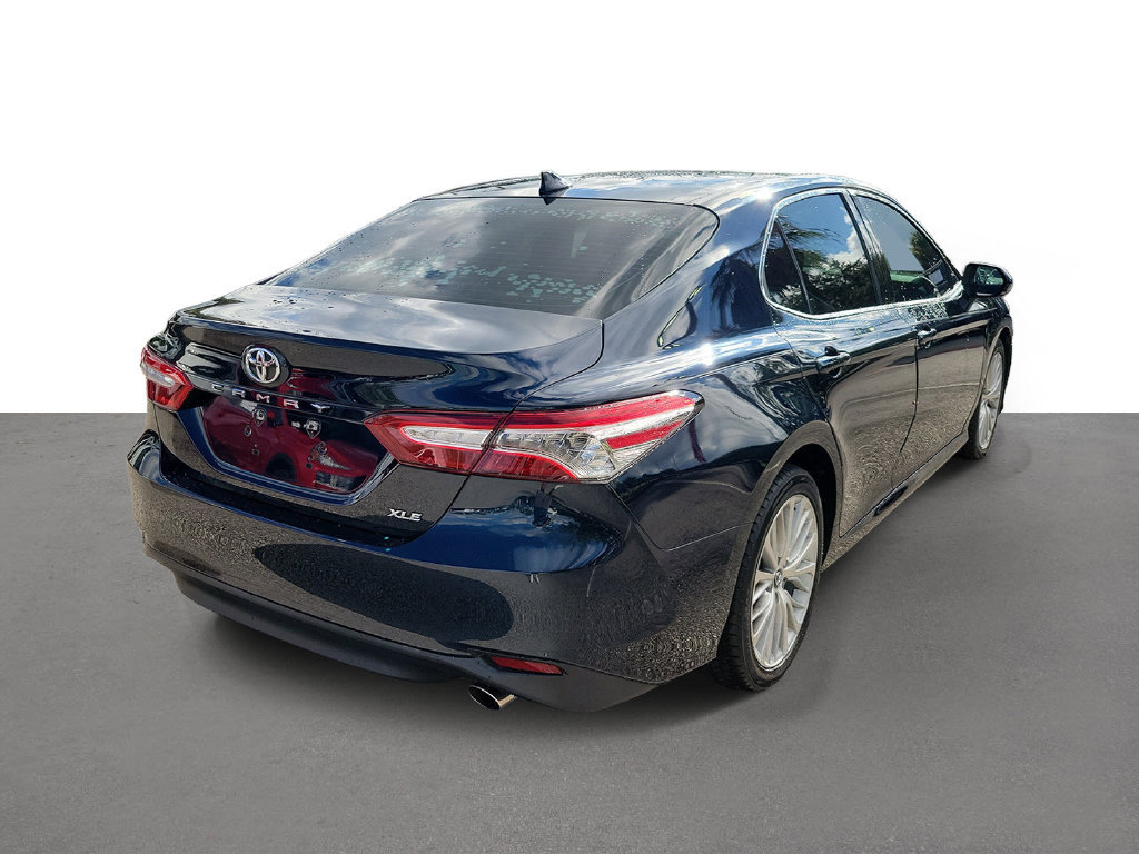 Used 2020 Toyota Camry XLE w/ Navigation Package FWD image 3