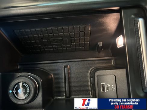 Used 2025 Ford Expedition Active image 22