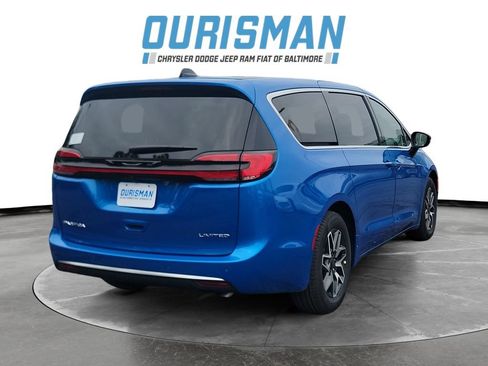 New 2027 Chrysler Pacifica Limited FWD image 6