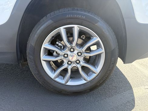 Used 2024 GMC Terrain SLT FWD image 11