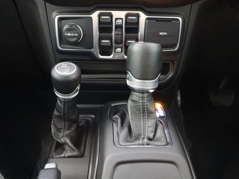 Used 2024 Jeep Wrangler Unlimited Sport AWD/4WD image 24