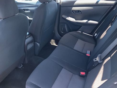 Used 2024 Nissan Sentra SV FWD image 18