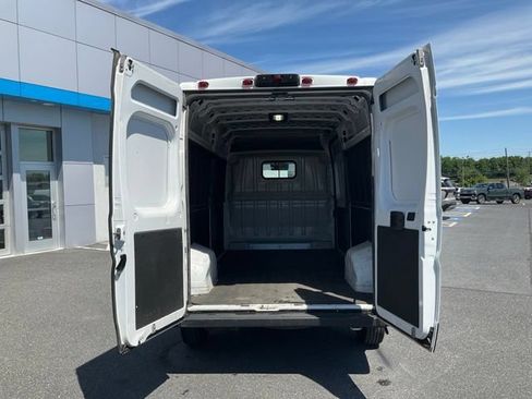 Used 2025 RAM ProMaster 2500 w/ Convenience Group FWD image 16