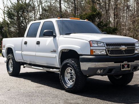 Used 2005 Chevrolet Silverado 2500 LS w/ Heavy-Duty Power Package image 26