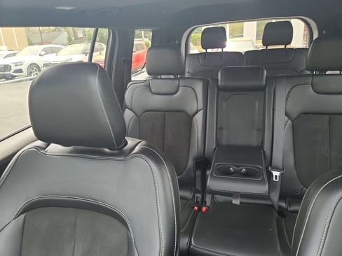 Used 2023 Jeep Grand Cherokee L Laredo image 27