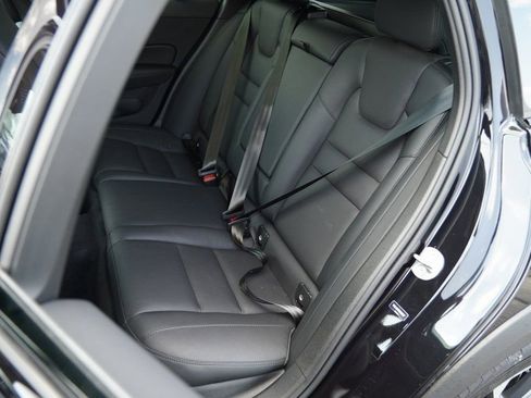 Used 2024 Volvo V60 B5 Cross Country Plus image 10