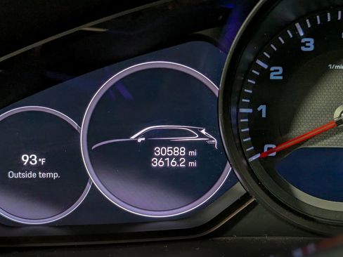 Used 2022 Porsche Cayenne Platinum Edition AWD/4WD image 31