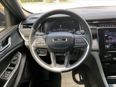 Certified 2023 Jeep Grand Cherokee Altitude image 10