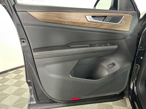 Used 2024 Volkswagen Atlas SE image 16