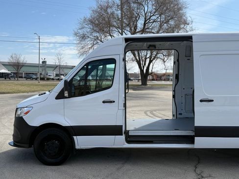 Used 2021 Mercedes-Benz Sprinter 4500 image 9