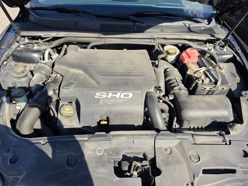Used 2013 Ford Taurus SHO image 9