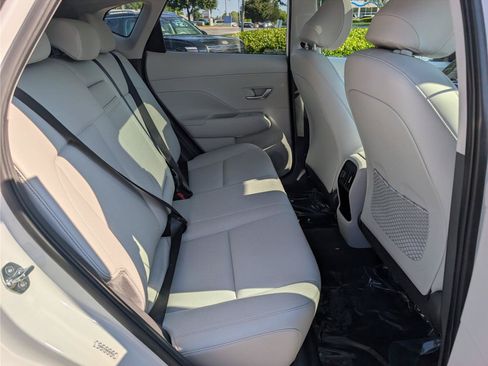 Used 2024 Hyundai Kona Limited AWD/4WD image 12