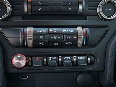 Used 2022 Ford Mustang Shelby GT500 w/ Carbon Fiber Track Pack image 41