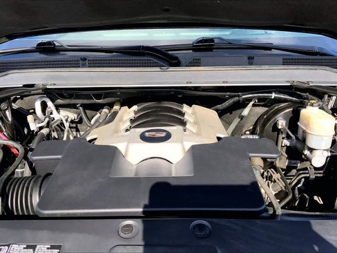 Used 2019 Cadillac Escalade Premium Luxury RWD image 32