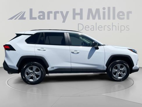 Used 2025 Toyota RAV4 LE AWD/4WD image 6
