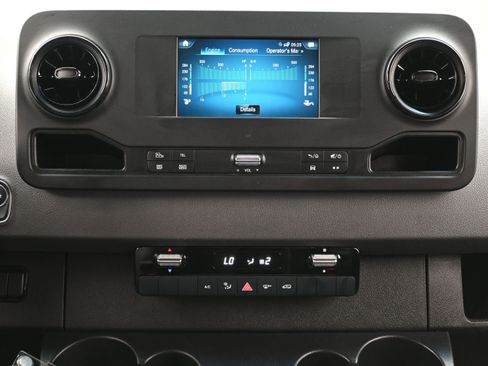 Used 2022 Mercedes-Benz Sprinter 2500 image 29