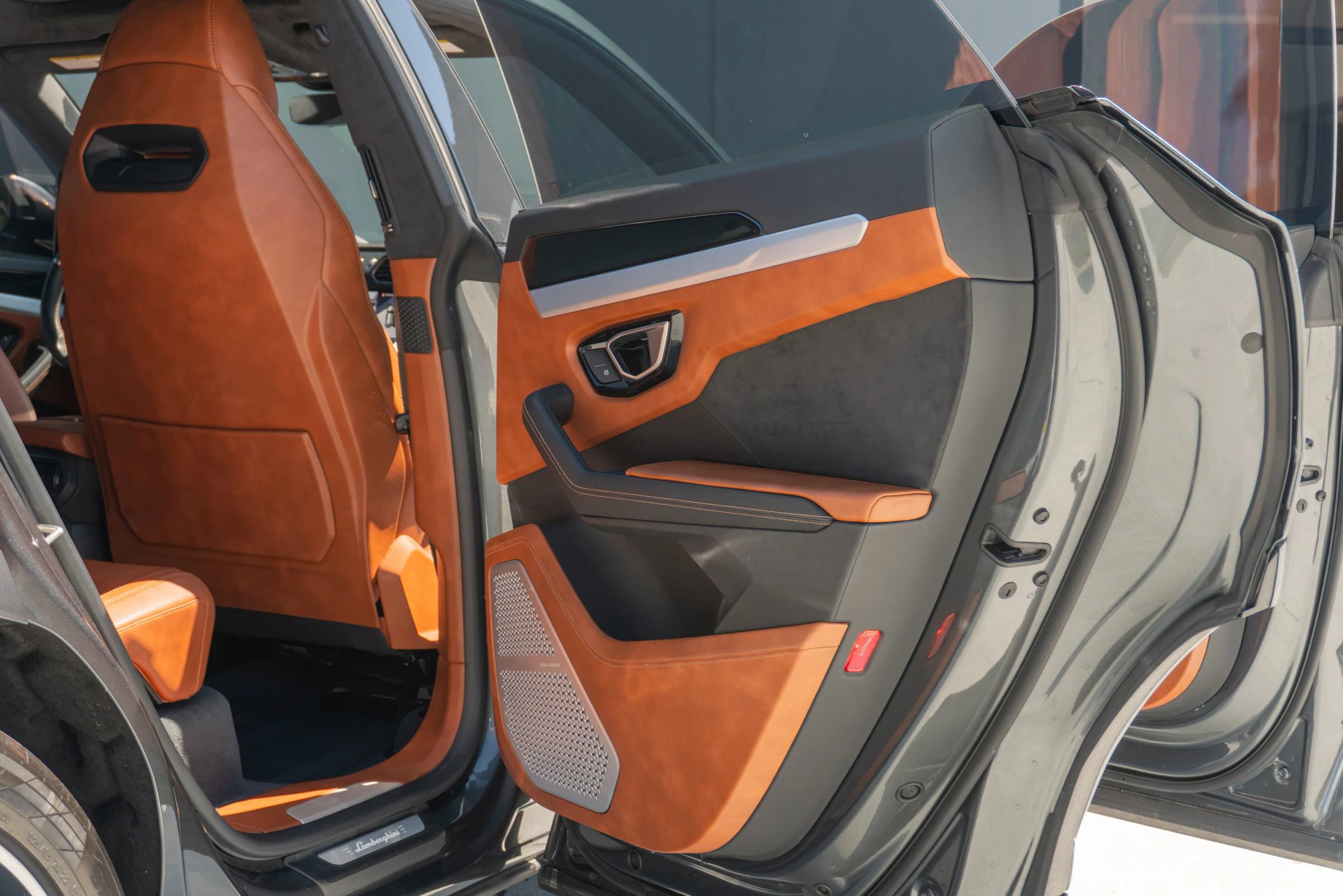 Used 2019 Lamborghini Urus AWD/4WD image 58