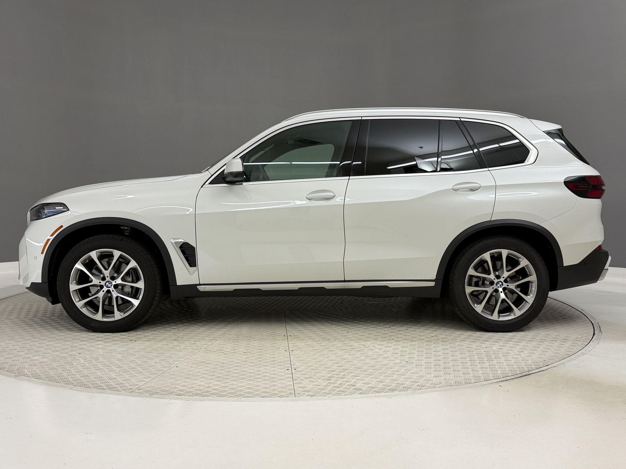 Used 2026 BMW X5 sDrive40i w/ Premium Package RWD image 2