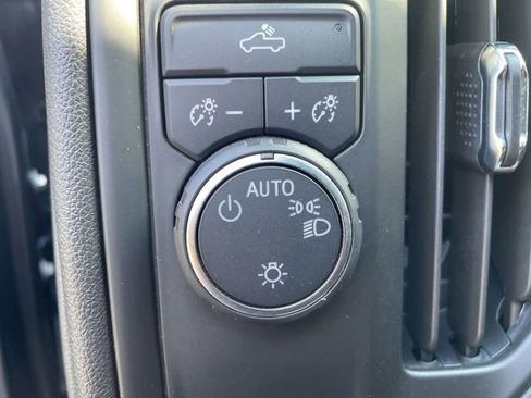 Used 2022 Chevrolet Silverado 1500 Custom image 15