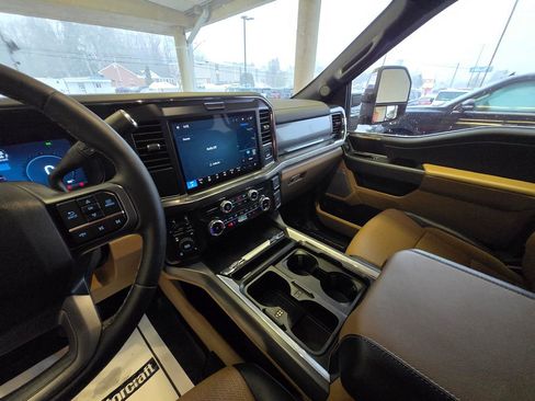 Used 2025 Ford F350 Lariat w/ Chrome Package image 19
