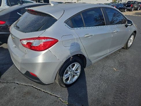 Used 2018 Chevrolet Cruze LT image 3