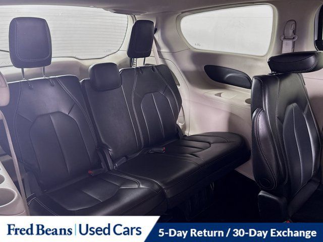 Used 2023 Chrysler Pacifica Touring-L FWD image 32