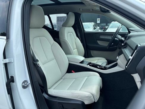 Certified 2023 Volvo XC40 B5 Plus w/ Climate Package AWD/4WD image 19