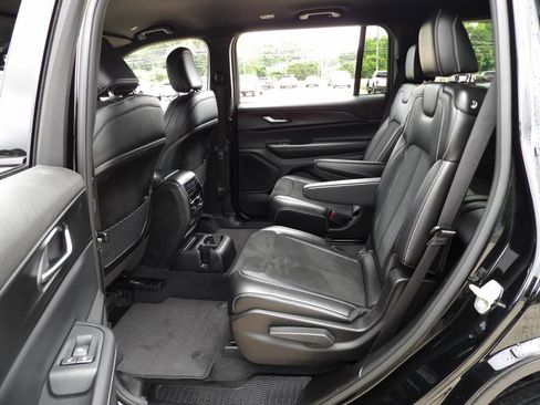 Used 2023 Jeep Grand Cherokee L Laredo image 27