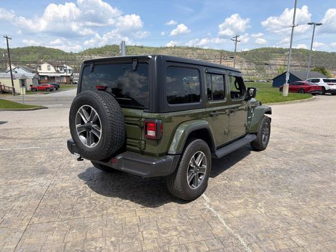 Used 2023 Jeep Wrangler Unlimited Sahara AWD/4WD image 8