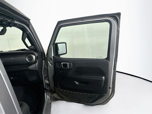 Used 2020 Jeep Wrangler Unlimited Sahara AWD/4WD image 29