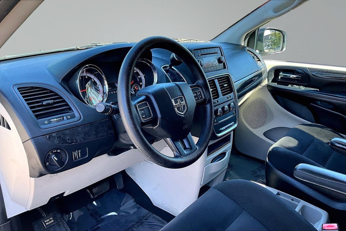 Used 2016 Dodge Grand Caravan SE w/ Quick Order Package 29E SE FWD image 11