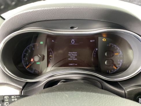 Used 2017 Jeep Grand Cherokee Altitude image 22