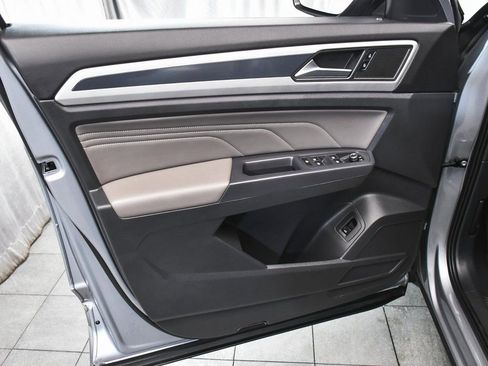 Used 2021 Volkswagen Atlas Cross Sport SEL R-Line image 9