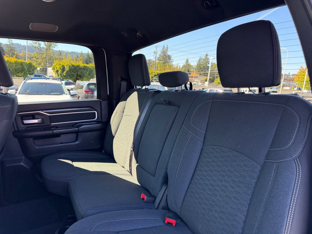Used 2023 Jeep Wrangler Rubicon w/ Cold Weather Group AWD/4WD image 31