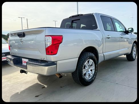Used 2019 Nissan Titan SV RWD image 10