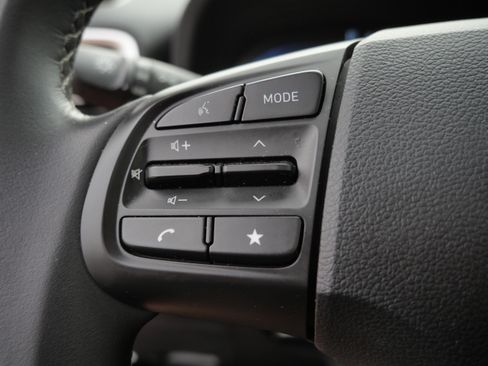 Used 2025 Hyundai Venue SEL FWD image 27