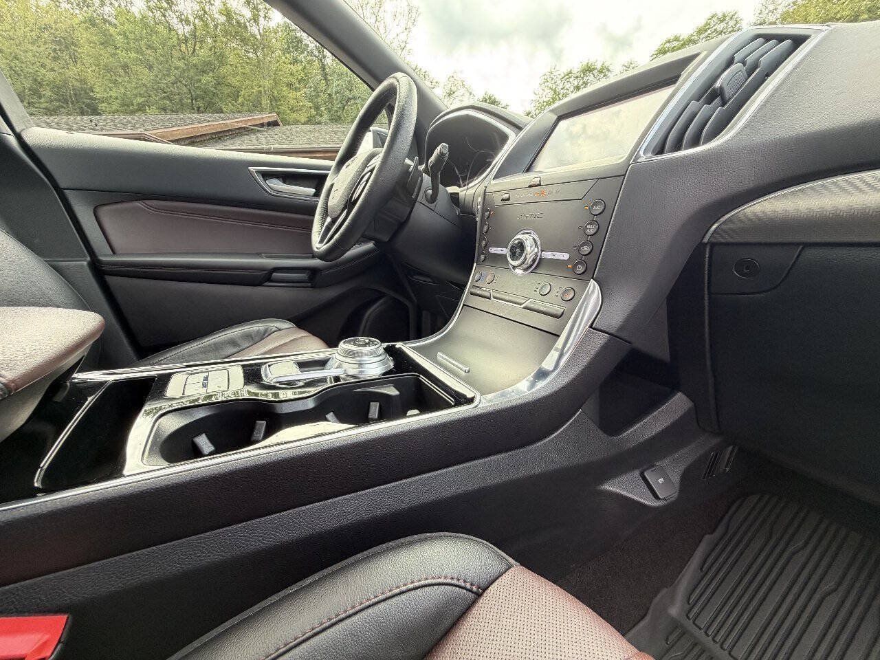 Used 2020 Ford Edge Titanium w/ Equipment Group 301A AWD/4WD image 27