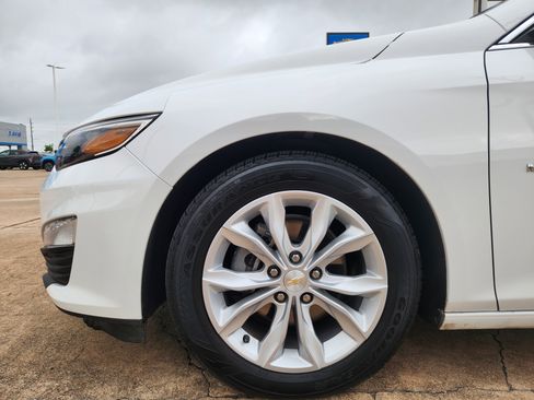 Used 2025 Chevrolet Malibu LT FWD image 9