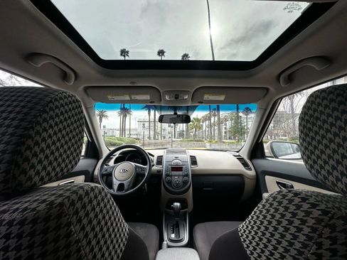 Used 2010 Kia Soul ! image 12