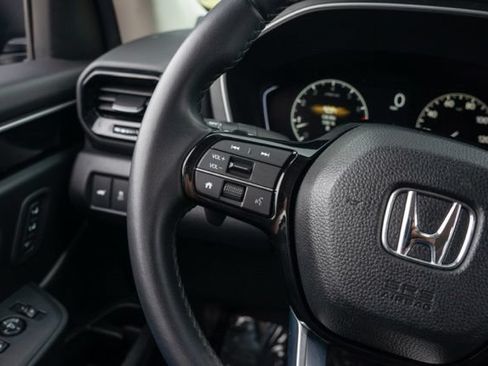 Used 2025 Honda Pilot Touring image 23