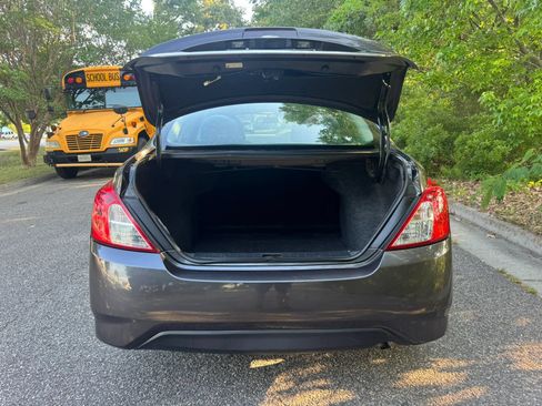 Used 2015 Nissan Versa SV FWD image 4