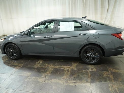 Used 2023 Hyundai Elantra SEL w/ Preferred Accessory Package FWD image 7