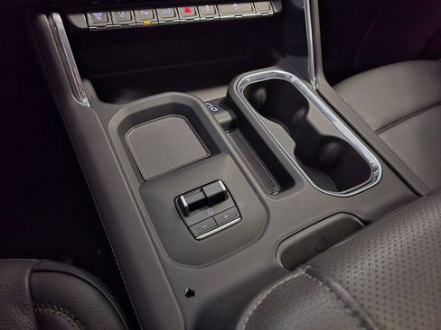 Used 2025 GMC Sierra 3500 Denali w/ Denali Reserve Package image 35