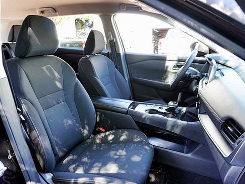 Used 2025 Nissan Rogue S image 12