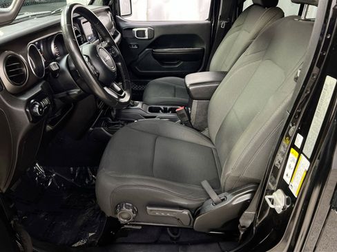 Used 2019 Jeep Wrangler Unlimited Sport S image 2